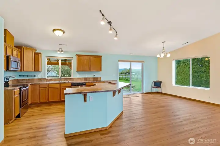 Functional Kitchen, pantry in the hallway