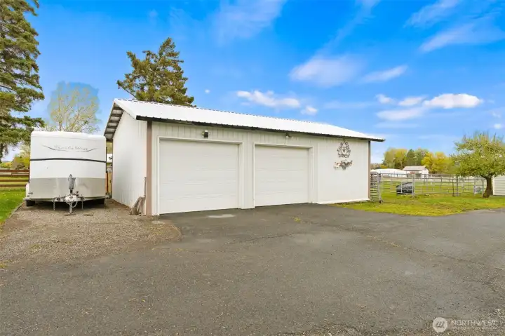 Shop/Barn with RV parking space