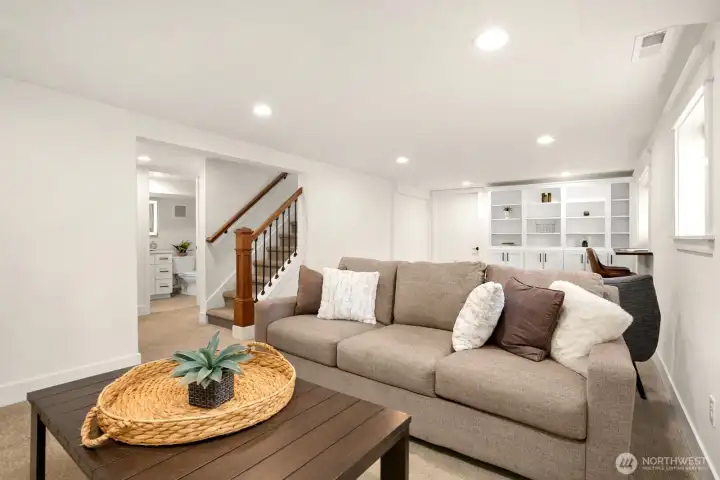 ully remodeled basement with buit-ins, a bedroom and a new .75 bath.