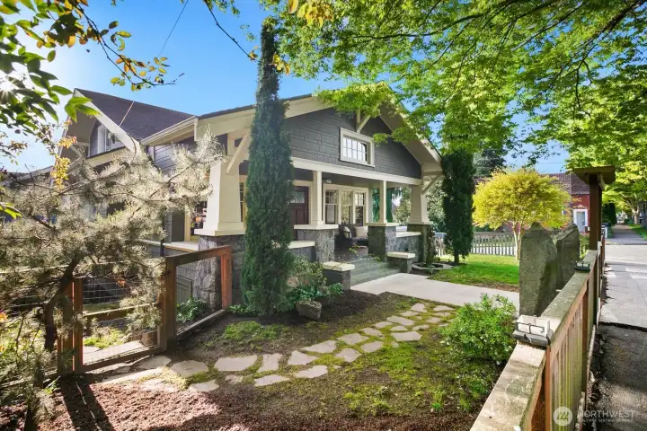 Nice gated entry and flagstone path leads to the yard and patio.