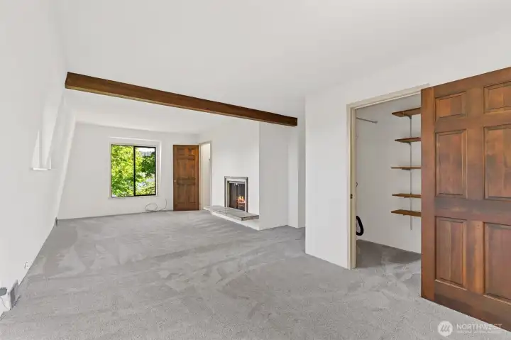 Oversized w/Fireplace
