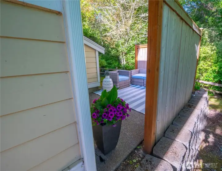 Side yard, so nice
