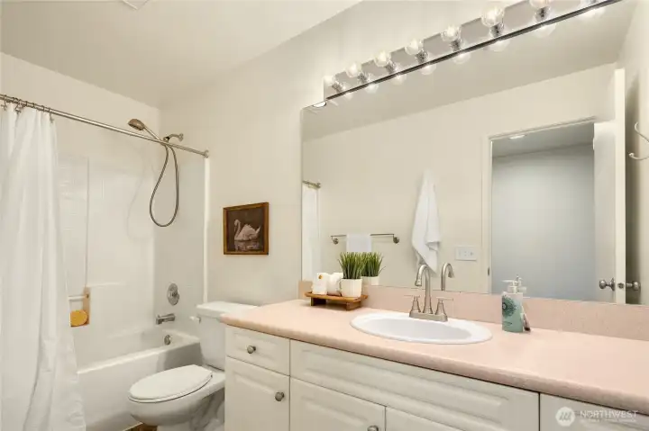 Guest / Hallway bathroom off living area.