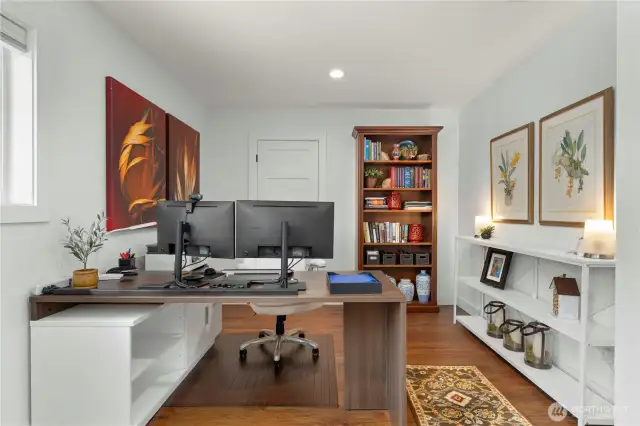 Office space upstairs off of the bonus room.