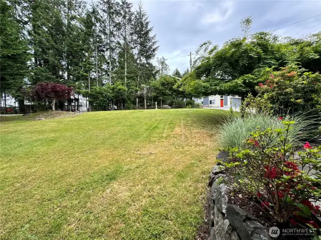 Spacious front yard adds privacy and scenery
