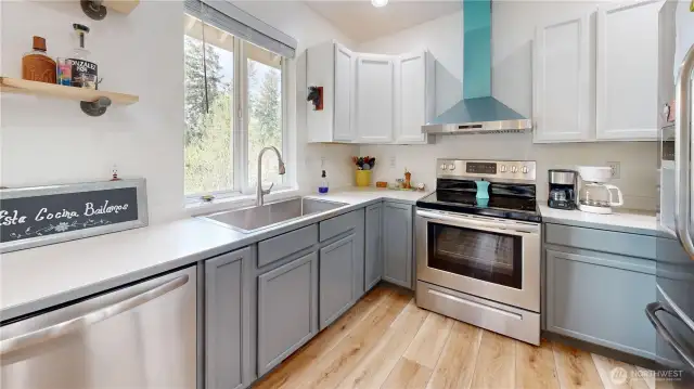 Stainless appliances and fixtures