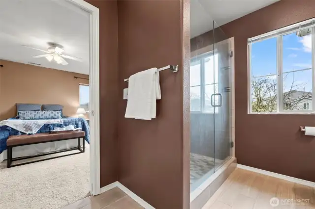 Beautiful primary en suite 3/4 bathroom
