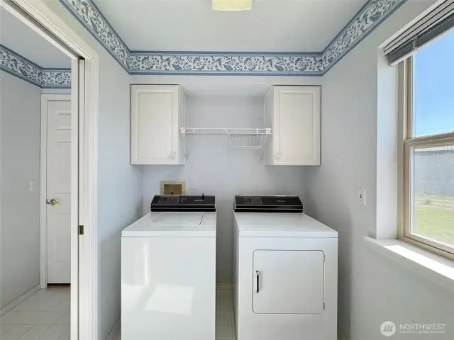 Laundry room w/sink and counter