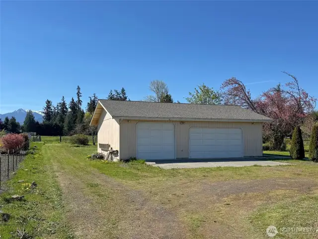 Shop/Garage w/new roof