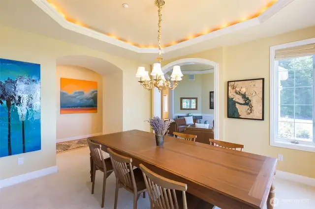 Dining area between the kitchen and the main living area