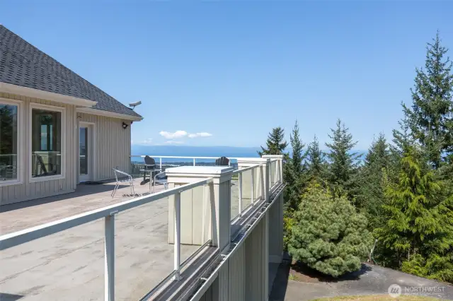 Living large on another balcony area
