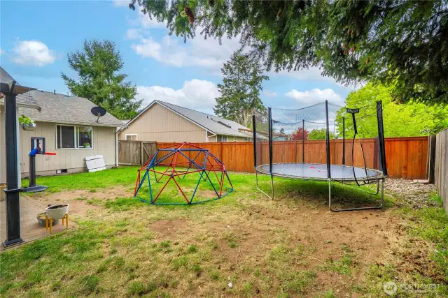 This delightful home awaits your arrival to take over ownership and become Lakepoint's newest neighbor.