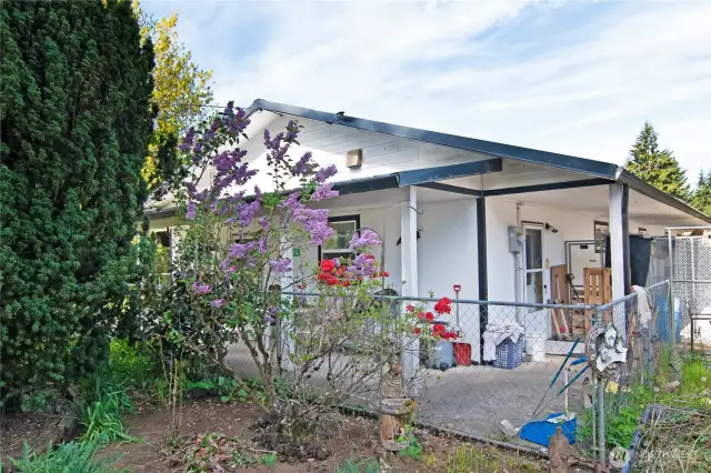 Front of DADU and kennel building