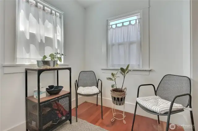 Cute little area right of the kitchen and mudroom.