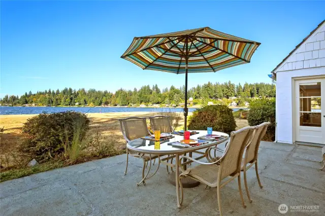 Ready to eat al fresco, and enjoy all those clams!
