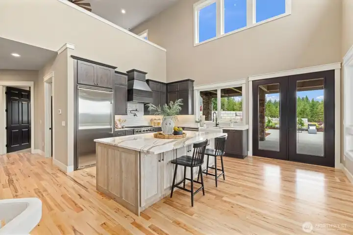 Cambria Skara Brea Kitchen Countertops, Viking appliances, custom soft-close cabinets & drawers w/ inserts & under cabinet lighting.