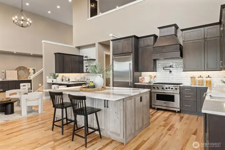 Cambria Skara Brea Kitchen Countertops, Viking appliances, custom soft-close cabinets & drawers w/ inserts & under cabinet lighting.