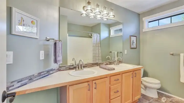 Bright full bathroom on the upper level with double sinks!