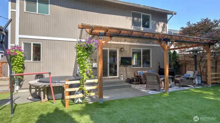 Everyday feels like a vacation in this backyard!