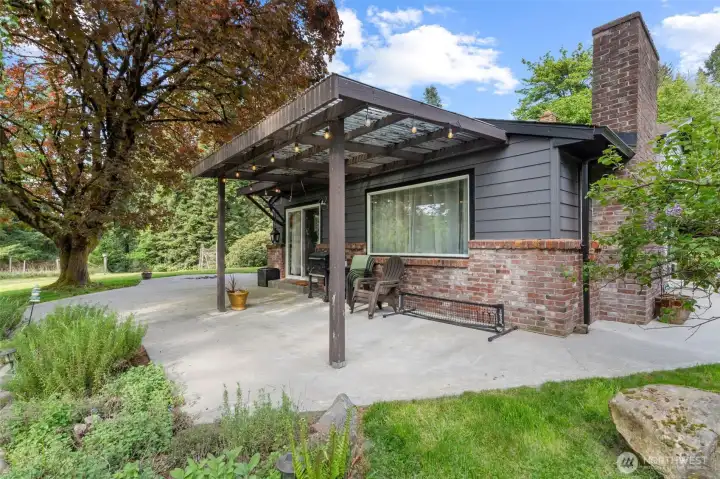 Back paved patio area with overhang