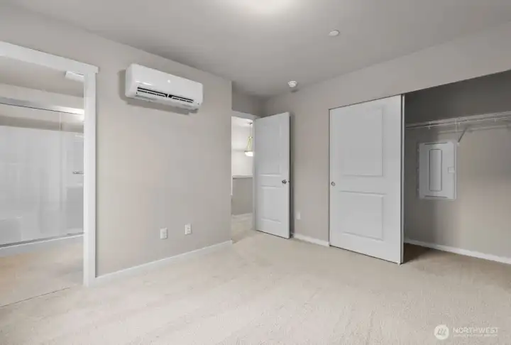 Photographs are for illustrative purposes only. Features, finishes, interior/exterior colors, landscaping and floorplan shown may vary from actual homes built