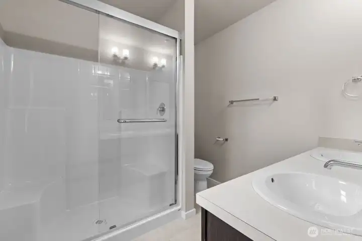 Photographs are for illustrative purposes only. Features, finishes, interior/exterior colors, landscaping and floorplan shown may vary from actual homes built