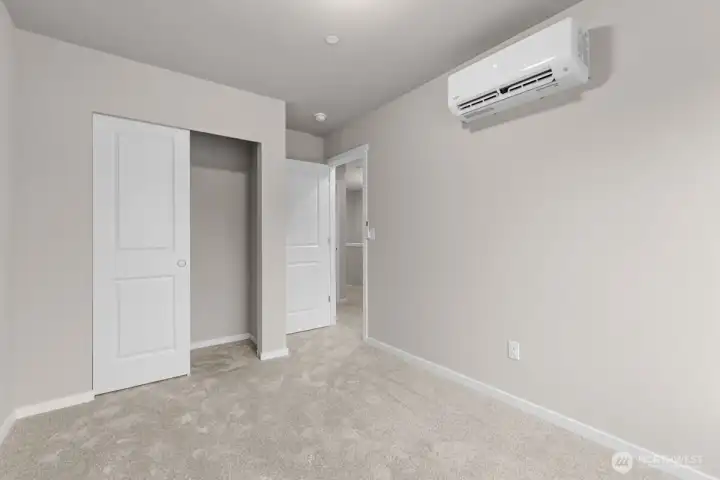 Photographs are for illustrative purposes only. Features, finishes, interior/exterior colors, landscaping and floorplan shown may vary from actual homes built