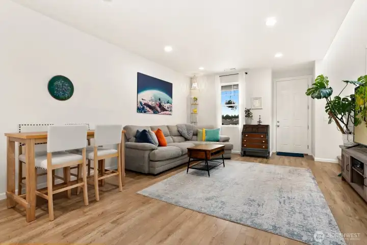 Taller ceilings, modern touches, like new condition! Taller ceilings, modern touches, like new condition!