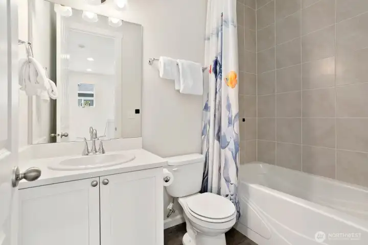 Upstairs full bathroom. Upstairs full bathroom.