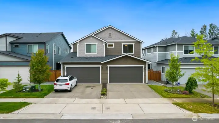 Two car garage and great curb appeal! Two car garage and great curb appeal!