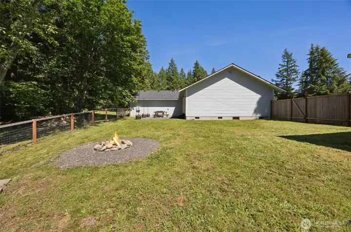 Private back yard is fully fenced and separate from fully fenced front and side yards Private back yard is fully fenced and separate from fully fenced front and side yards