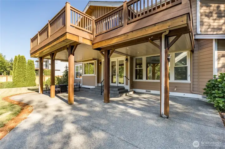 Spacious covered patio offering a seamless transition to the backyard. Perfect for outdoor dining, entertaining, or simply relaxing in the fresh air regardless of the weather.