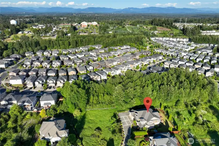 This home is ideally situated in a quiet cul-de-sac with convenient access to nearby schools, parks, and the wider Lea Hill community, offering both serenity and accessibility.