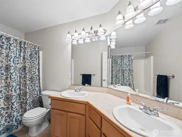 Guest bathroom on 2nd floor