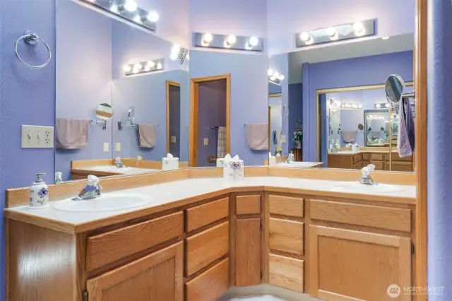 Primary Bathroom Vanity w/double sinks