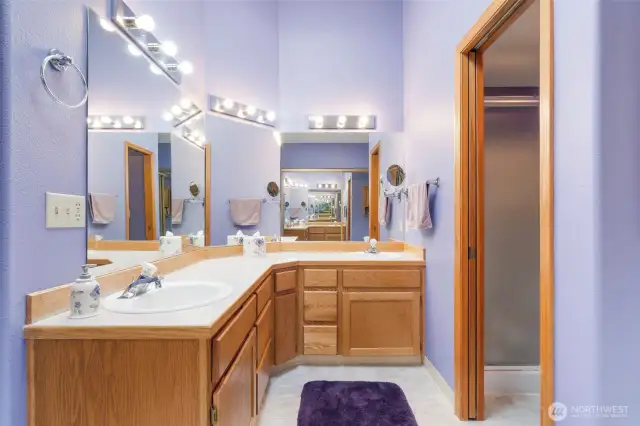 Primary Bathroom Vanity w/double sinks
