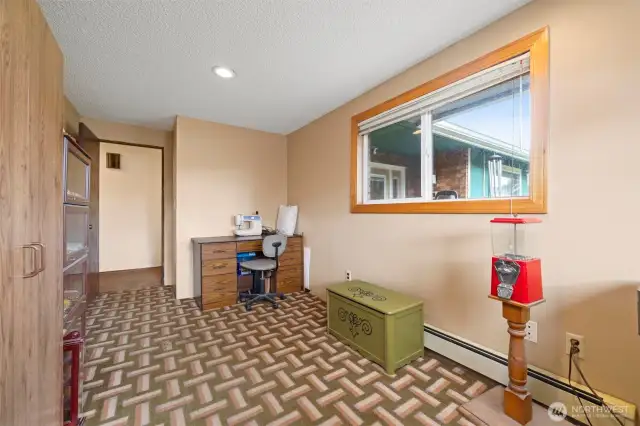 Main House: Extra Flex Room Space that could serve as an office, bedroom (without a closet) or a Wellness Room