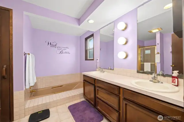 Main House:  Primary Bedroom en suite offers a sunken soaker tub, walk in shower, dual sinks and a sauna!