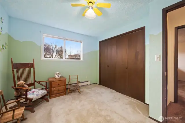 Main House: Generous size guest bedroom with large closet
