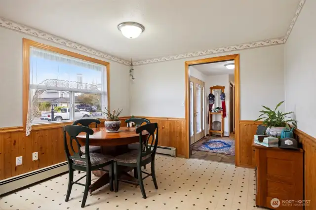 Main House: Cozy Breakfast nook off of the kitchen for those special morning conversations over coffee.