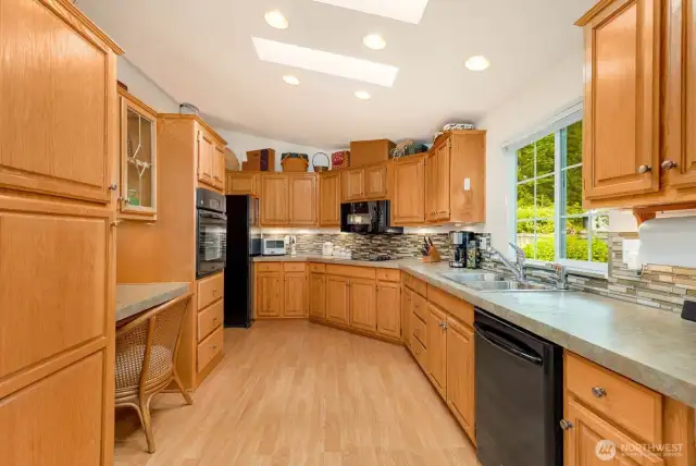 Enormous kitchen!