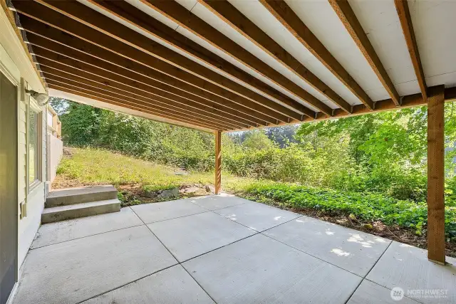 Patio below the deck w/lake views