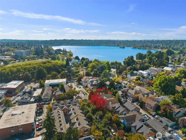 Just one block from Green Lake and the Green Lake library, shops, restaurants, grocery stores, and more!