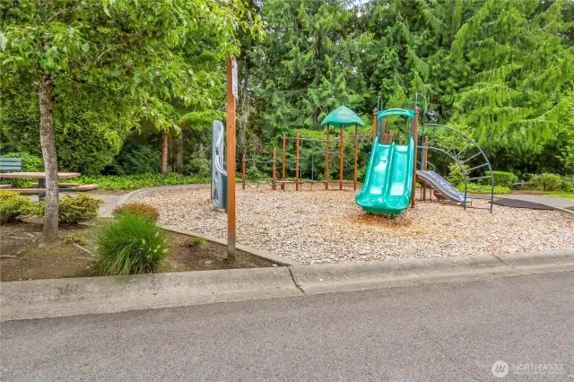 Only minutes to multiple restaurants, grocery stores, banks, shops, the library and more!