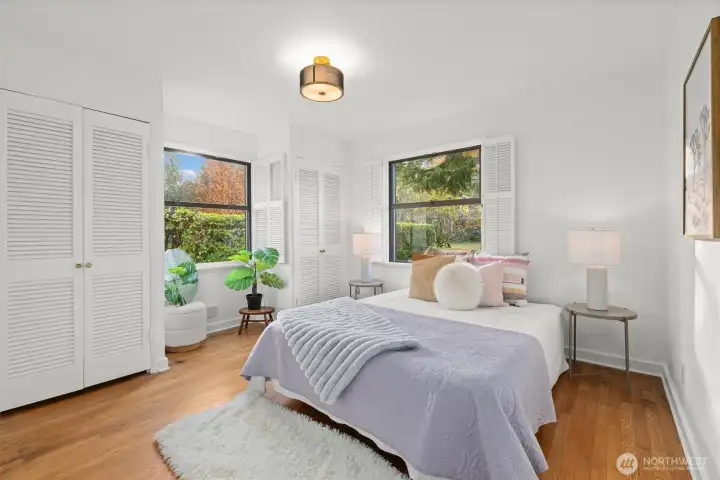 Guest bedroom with 2 closet loated on the front corner of hoouse
