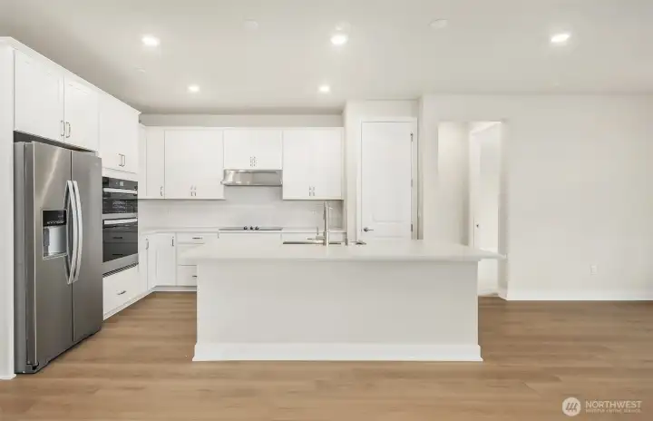 Kitchen-with welcoming quarts countertop island