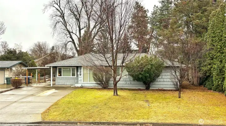 1859 Hillbrooke Dr. Faces West