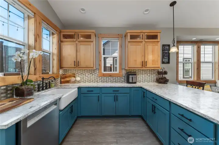 Main house - Kitchen view 1.
