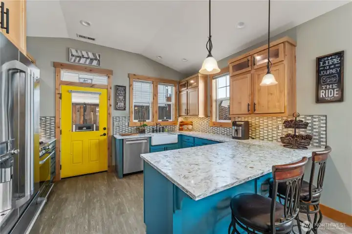 Main house - Kitchen view 3.