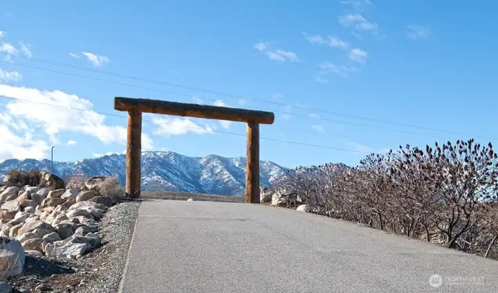 The southern entrance to the neighborhood off of Starr Rd.